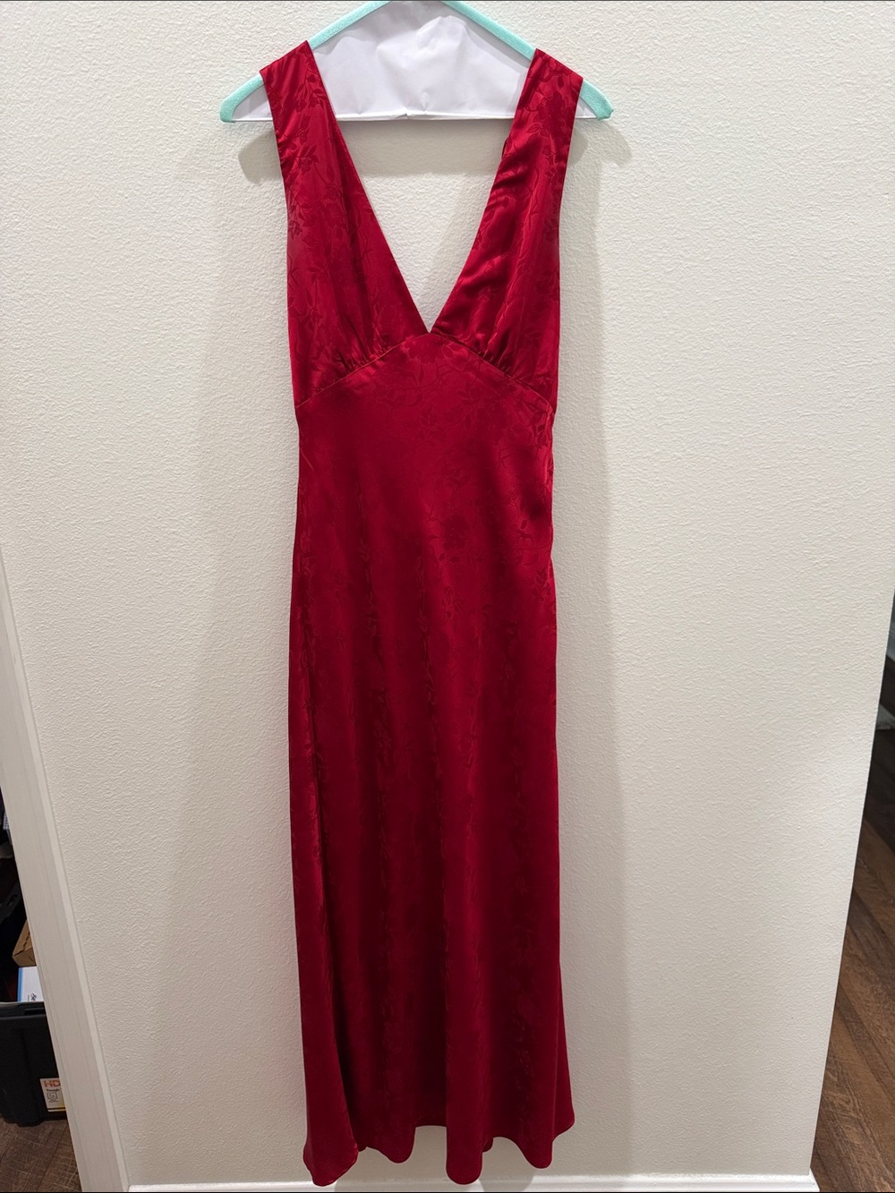 Jessica Simpson Elegant Deep Red V-Neck Satin Slip Dress